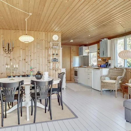 Julla - 1-5km From The Sea By Interhome * Hals