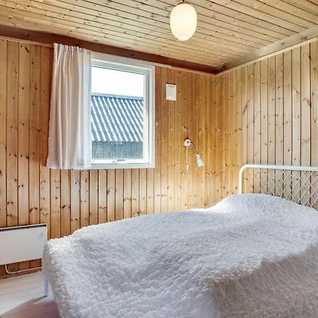 Julla - 1-5km From The Sea By Interhome