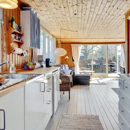 Vakantiehuis Julla - 1-5km From The Sea By Interhome Hals