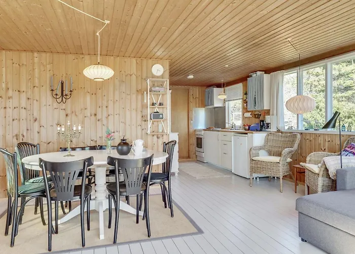 Julla - 1-5km From The Sea By Interhome